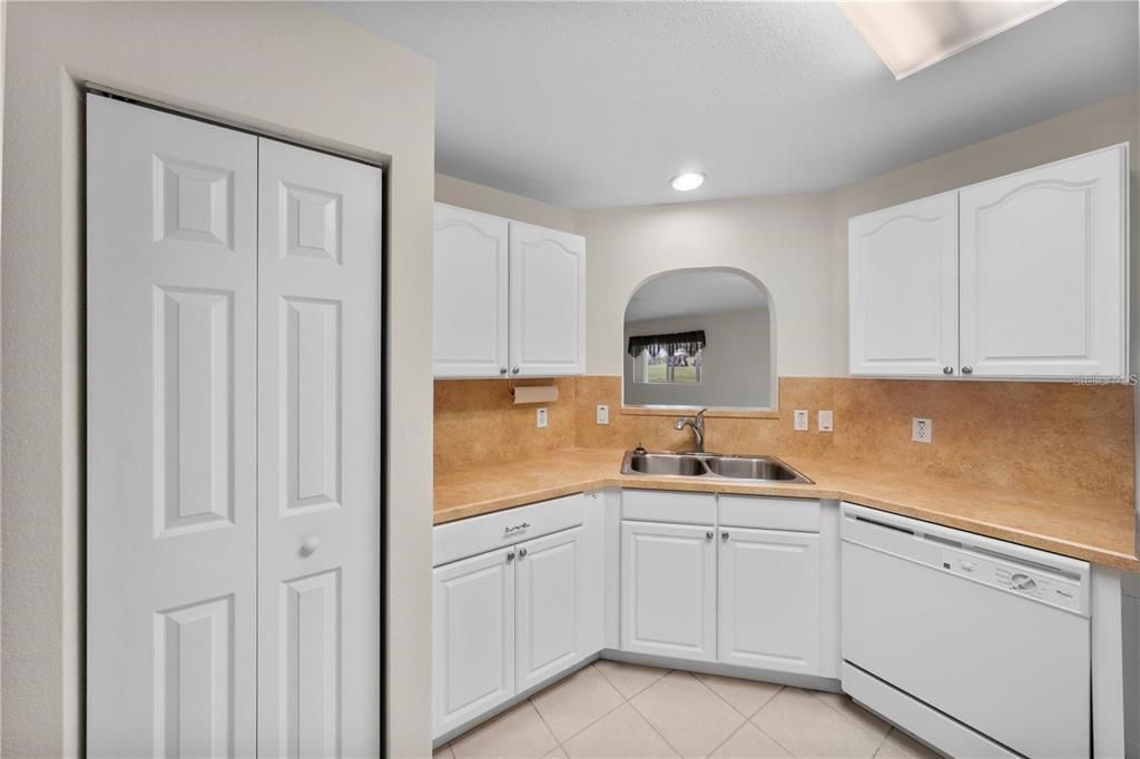 For Sale: $234,900 (2 beds, 2 baths, 1749 Square Feet)