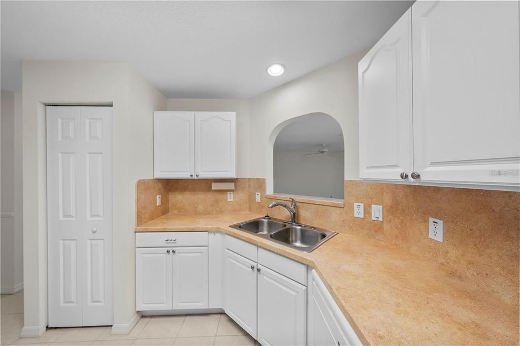 For Sale: $234,900 (2 beds, 2 baths, 1749 Square Feet)