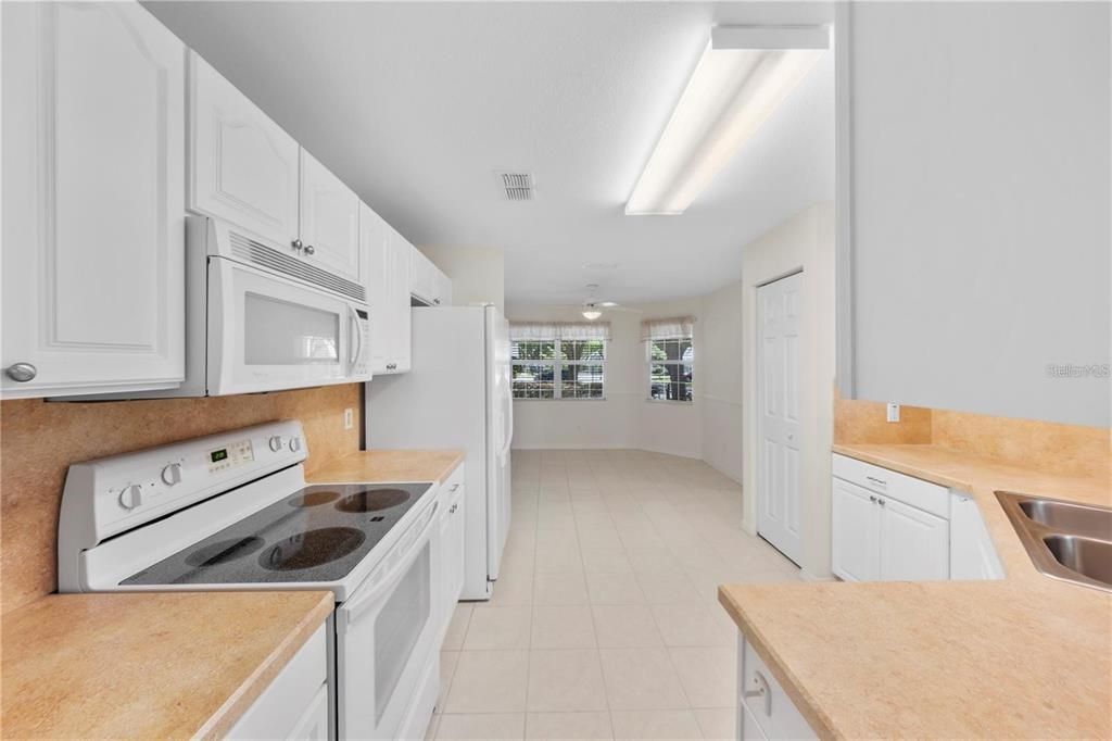 For Sale: $234,900 (2 beds, 2 baths, 1749 Square Feet)