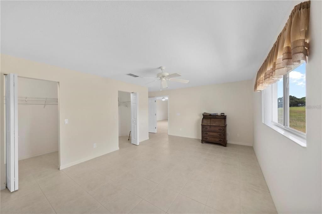 For Sale: $234,900 (2 beds, 2 baths, 1749 Square Feet)