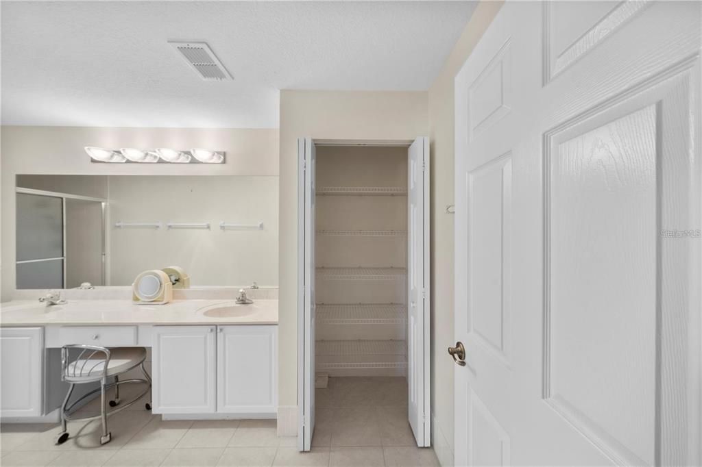 For Sale: $234,900 (2 beds, 2 baths, 1749 Square Feet)