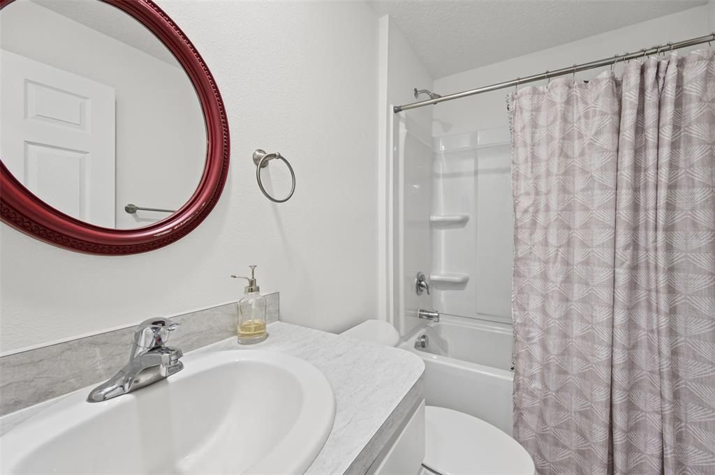 На продажу: $249,900 (2 спален, 2 ванн, 1230 Квадратных фут)