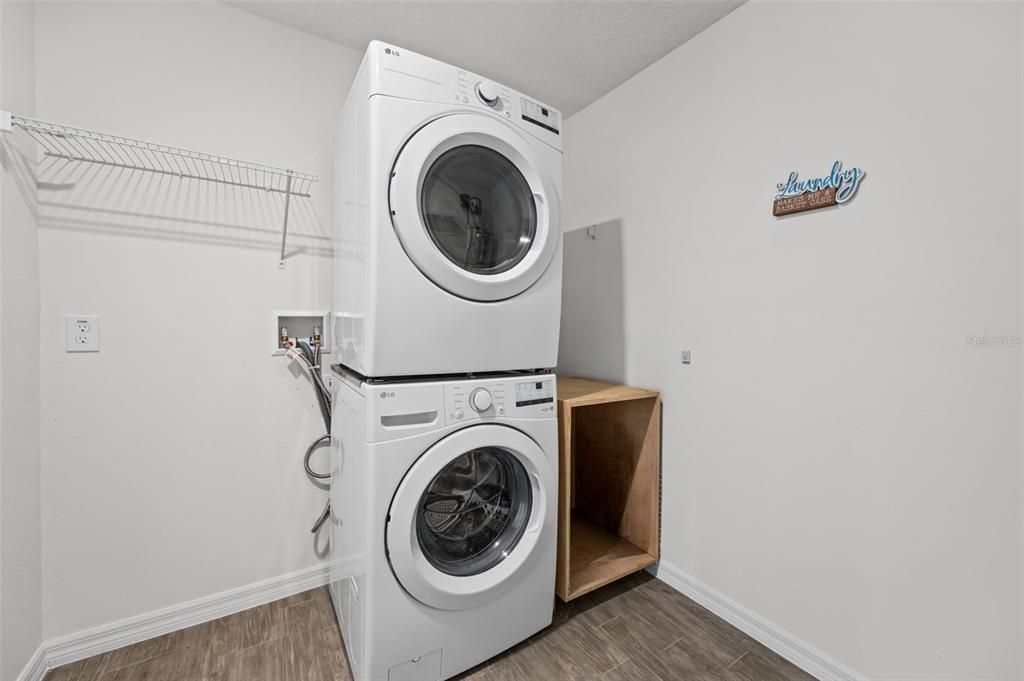 На продажу: $249,900 (2 спален, 2 ванн, 1230 Квадратных фут)