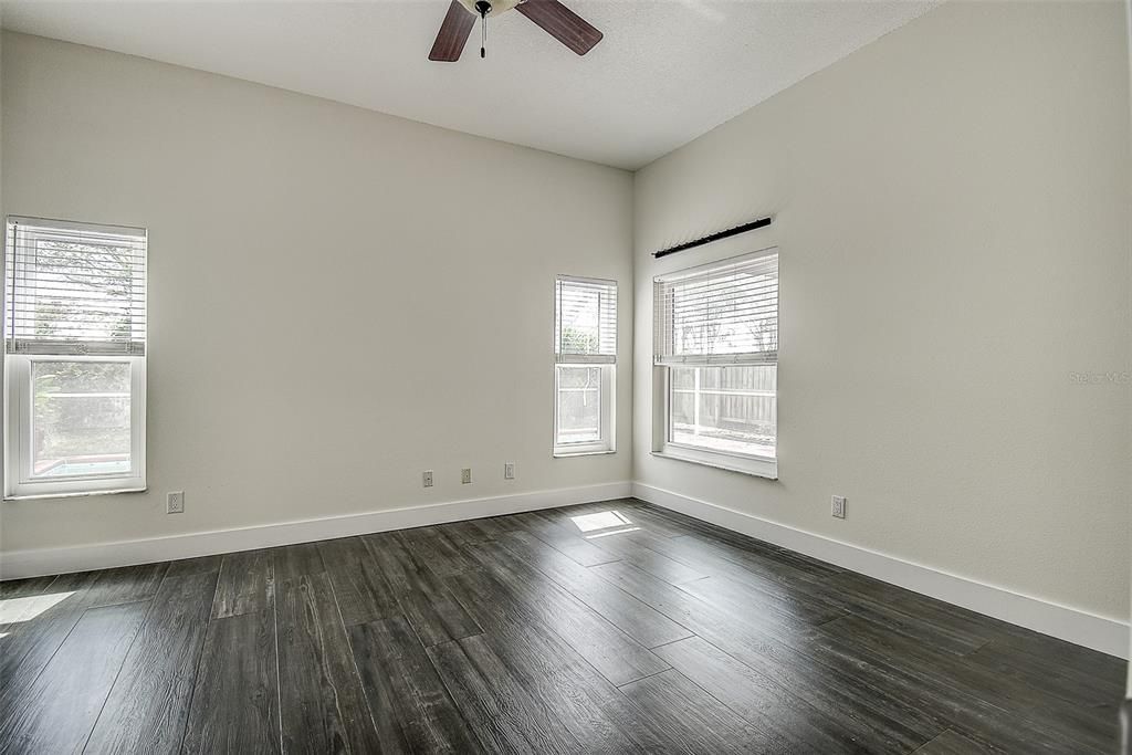 For Sale: $389,000 (3 beds, 2 baths, 1553 Square Feet)