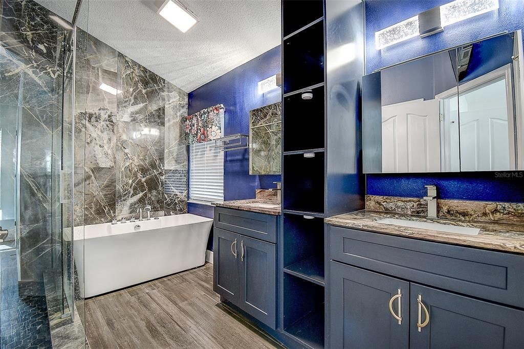 For Sale: $389,000 (3 beds, 2 baths, 1553 Square Feet)