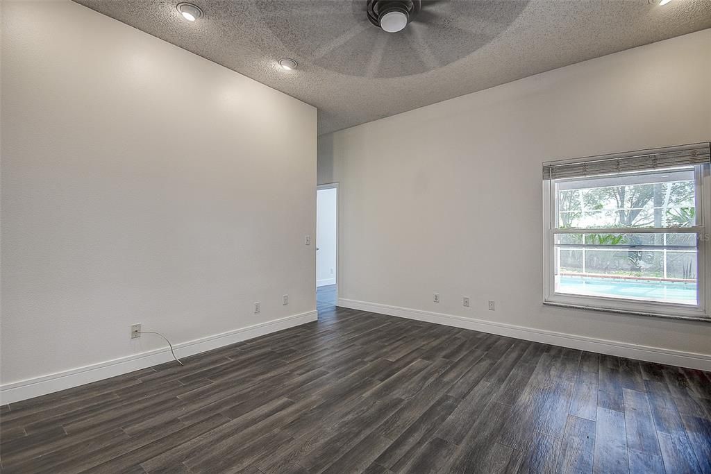 For Sale: $389,000 (3 beds, 2 baths, 1553 Square Feet)