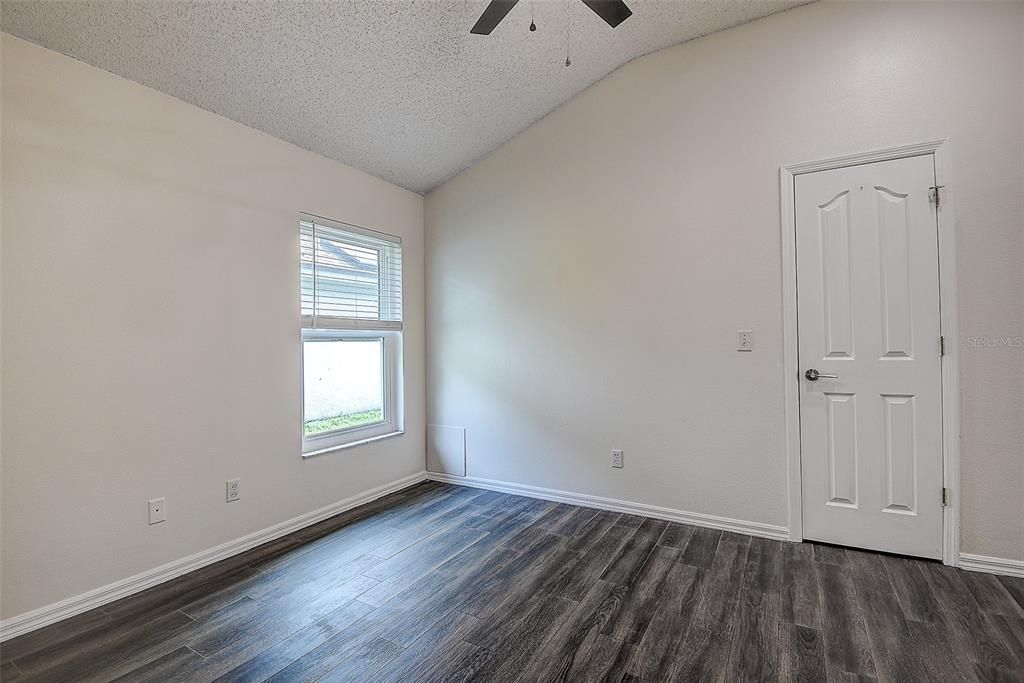 For Sale: $389,000 (3 beds, 2 baths, 1553 Square Feet)