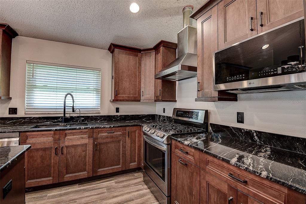 For Sale: $389,000 (3 beds, 2 baths, 1553 Square Feet)