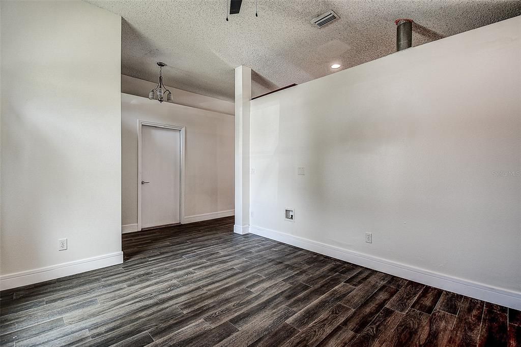 For Sale: $389,000 (3 beds, 2 baths, 1553 Square Feet)