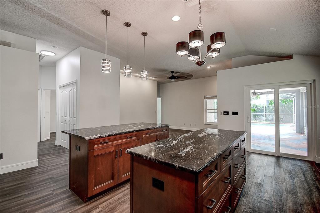 For Sale: $389,000 (3 beds, 2 baths, 1553 Square Feet)