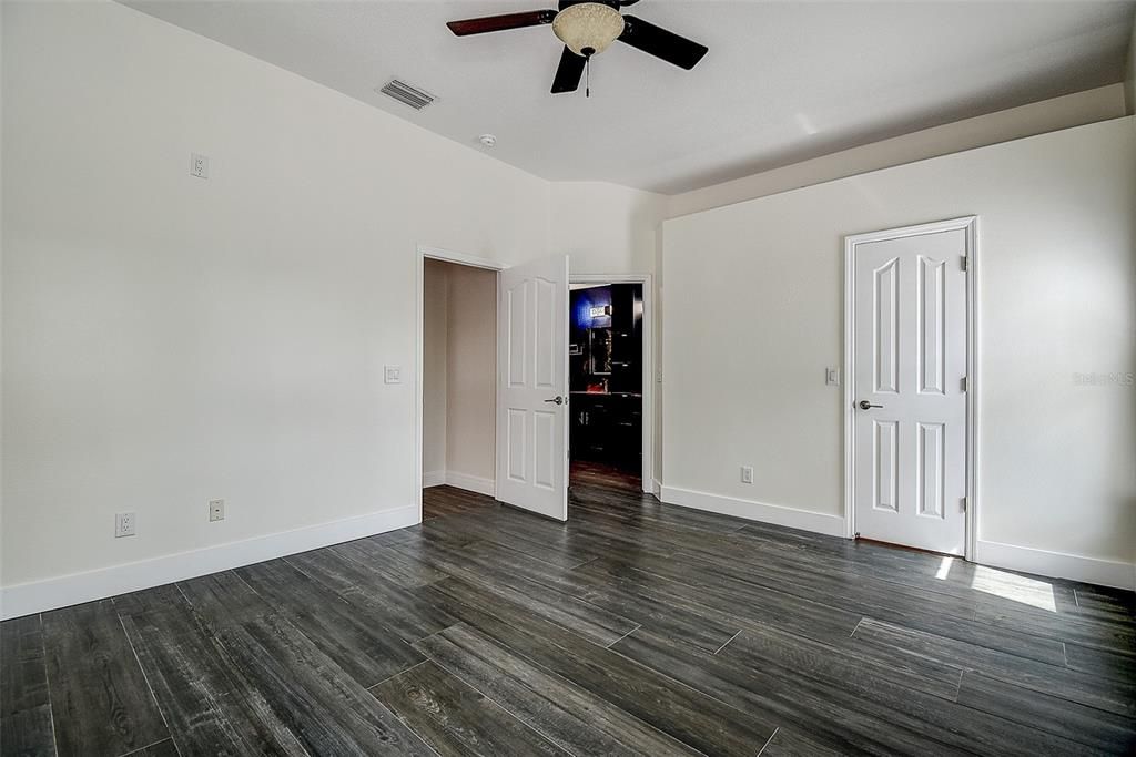 For Sale: $389,000 (3 beds, 2 baths, 1553 Square Feet)