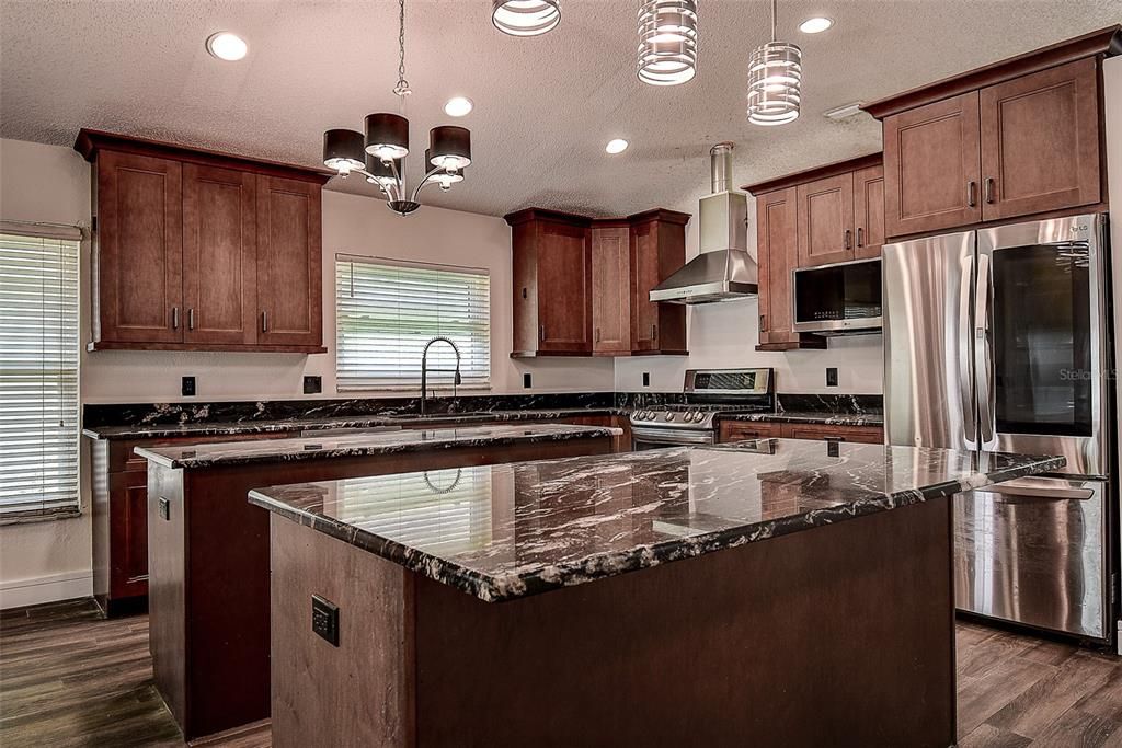 For Sale: $389,000 (3 beds, 2 baths, 1553 Square Feet)