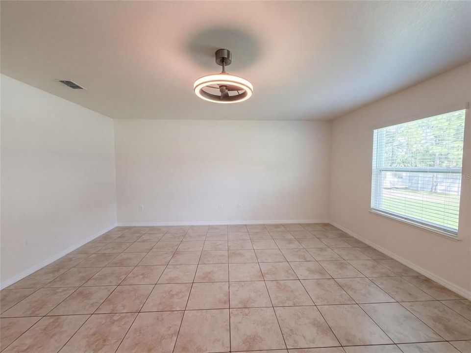 Activo con contrato: $328,000 (6 camas, 2 baños, 2655 Pies cuadrados)
