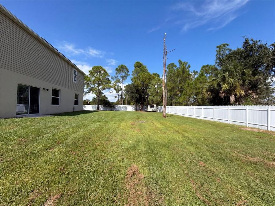 Activo con contrato: $328,000 (6 camas, 2 baños, 2655 Pies cuadrados)