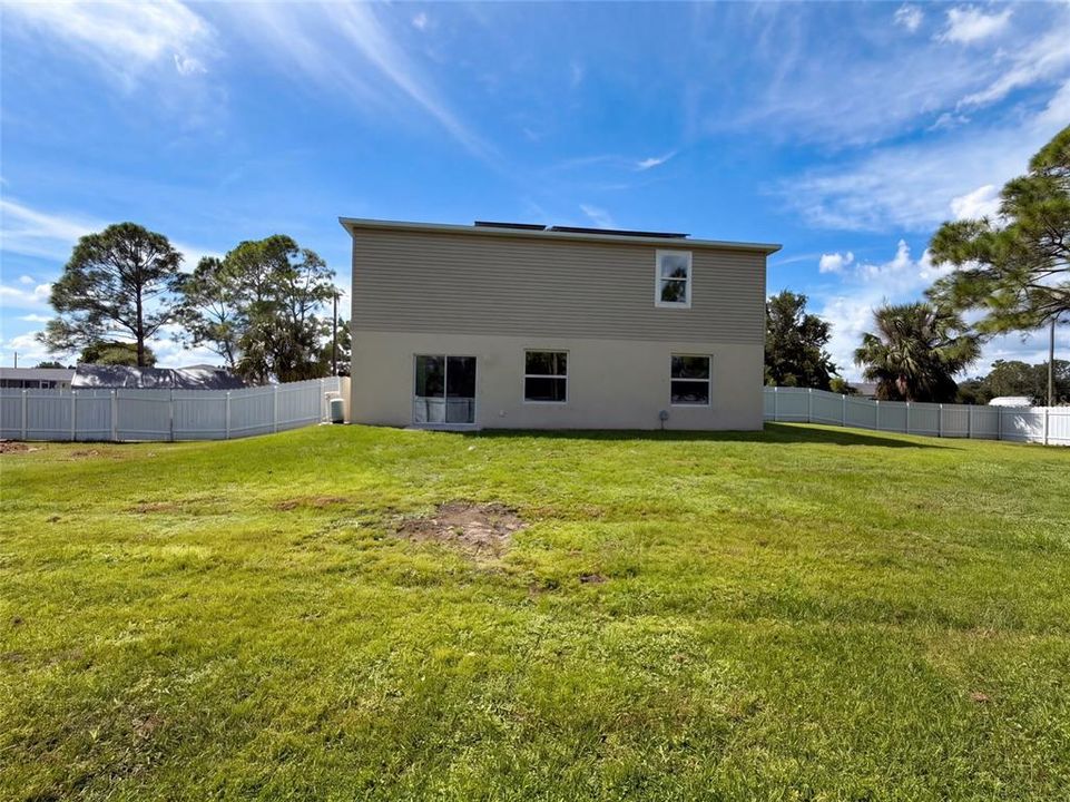Activo con contrato: $328,000 (6 camas, 2 baños, 2655 Pies cuadrados)