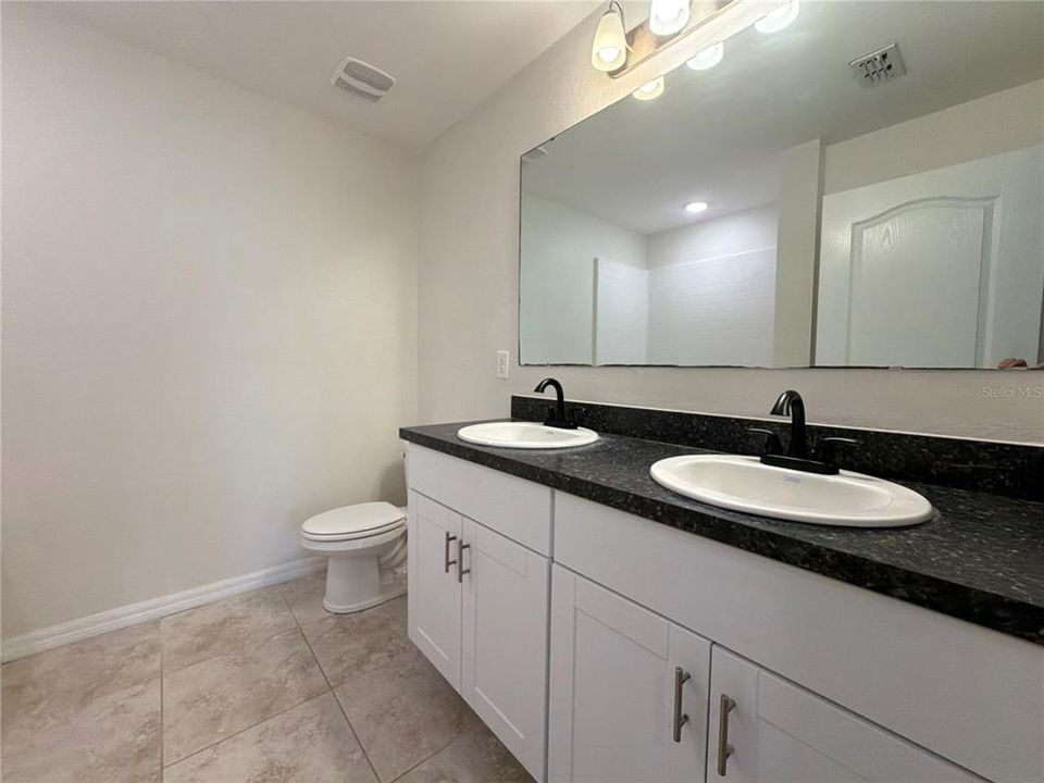 Activo con contrato: $328,000 (6 camas, 2 baños, 2655 Pies cuadrados)