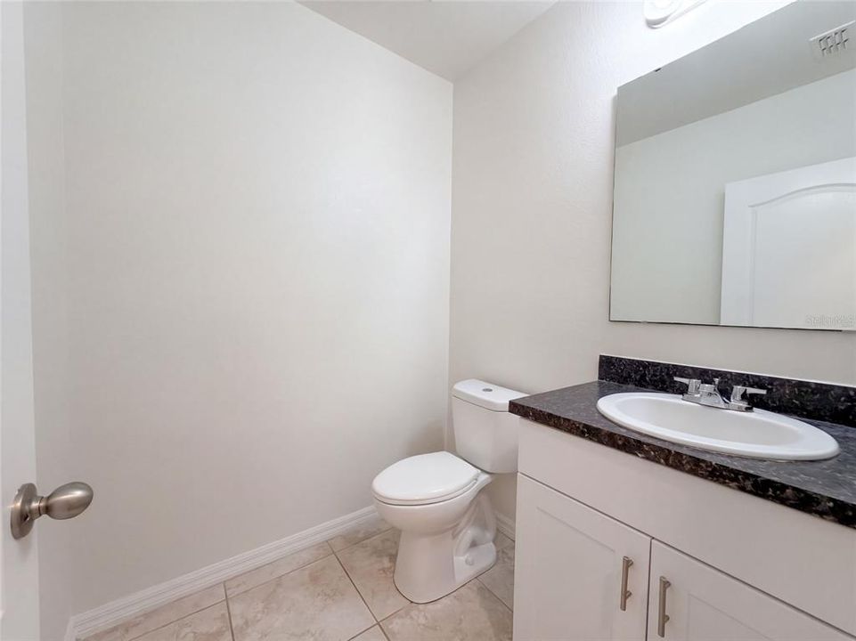 Activo con contrato: $328,000 (6 camas, 2 baños, 2655 Pies cuadrados)