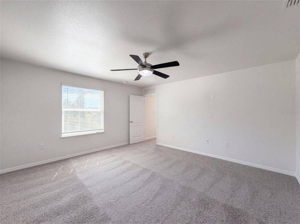 Activo con contrato: $328,000 (6 camas, 2 baños, 2655 Pies cuadrados)