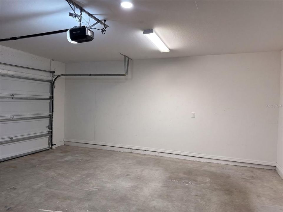 Activo con contrato: $328,000 (6 camas, 2 baños, 2655 Pies cuadrados)