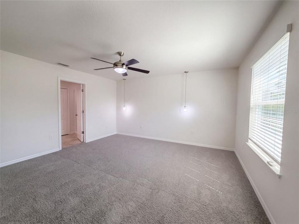 Activo con contrato: $328,000 (6 camas, 2 baños, 2655 Pies cuadrados)