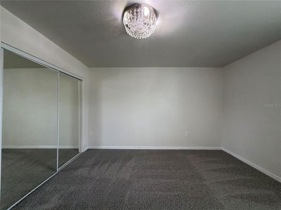 Activo con contrato: $328,000 (6 camas, 2 baños, 2655 Pies cuadrados)