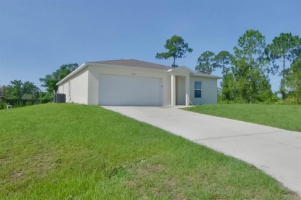 For Rent: $2,075 (4 beds, 2 baths, 1650 Square Feet)