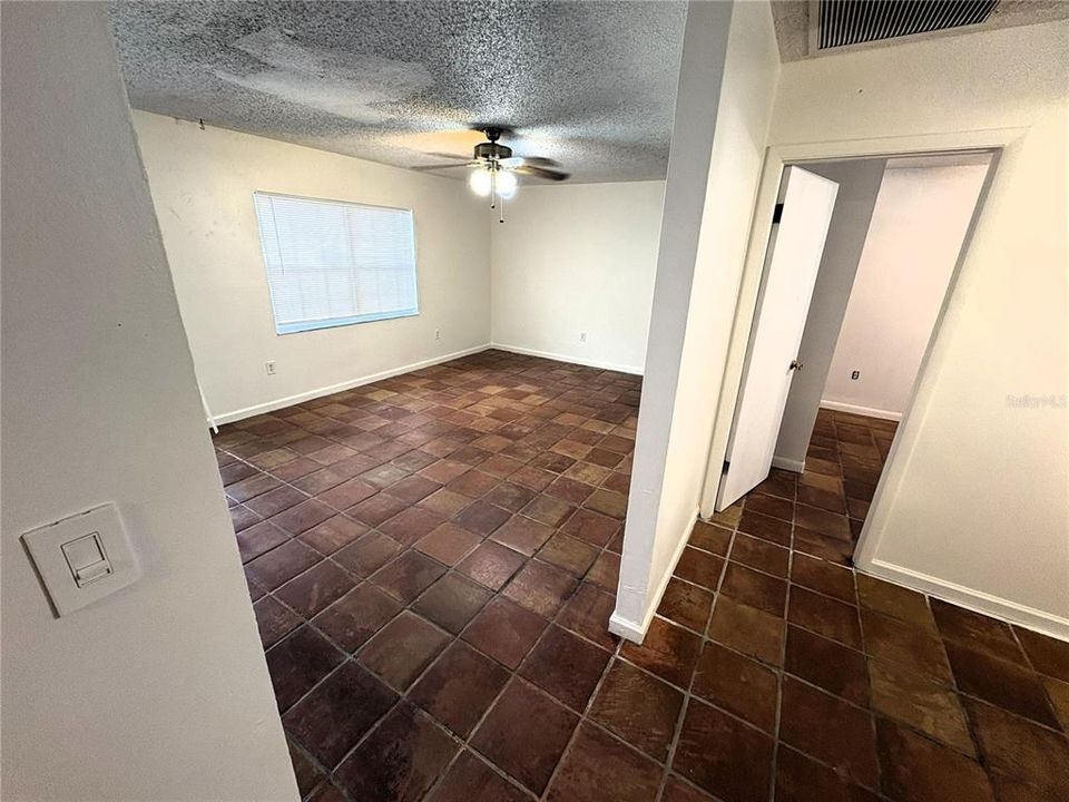 En Venta: $399,000 (4 camas, 0 baños, 1664 Pies cuadrados)