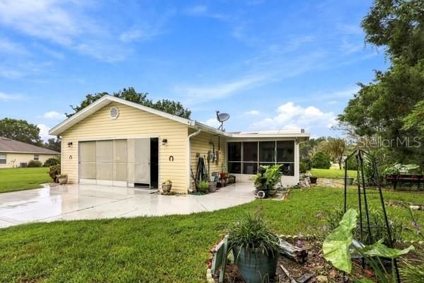 For Sale: $249,000 (2 beds, 2 baths, 1144 Square Feet)