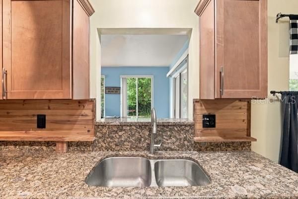 For Sale: $249,000 (2 beds, 2 baths, 1144 Square Feet)