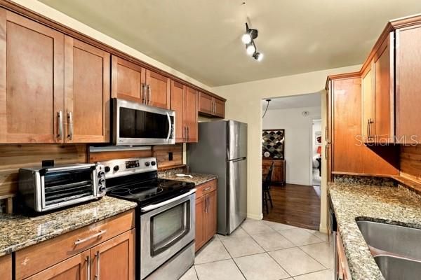 For Sale: $249,000 (2 beds, 2 baths, 1144 Square Feet)