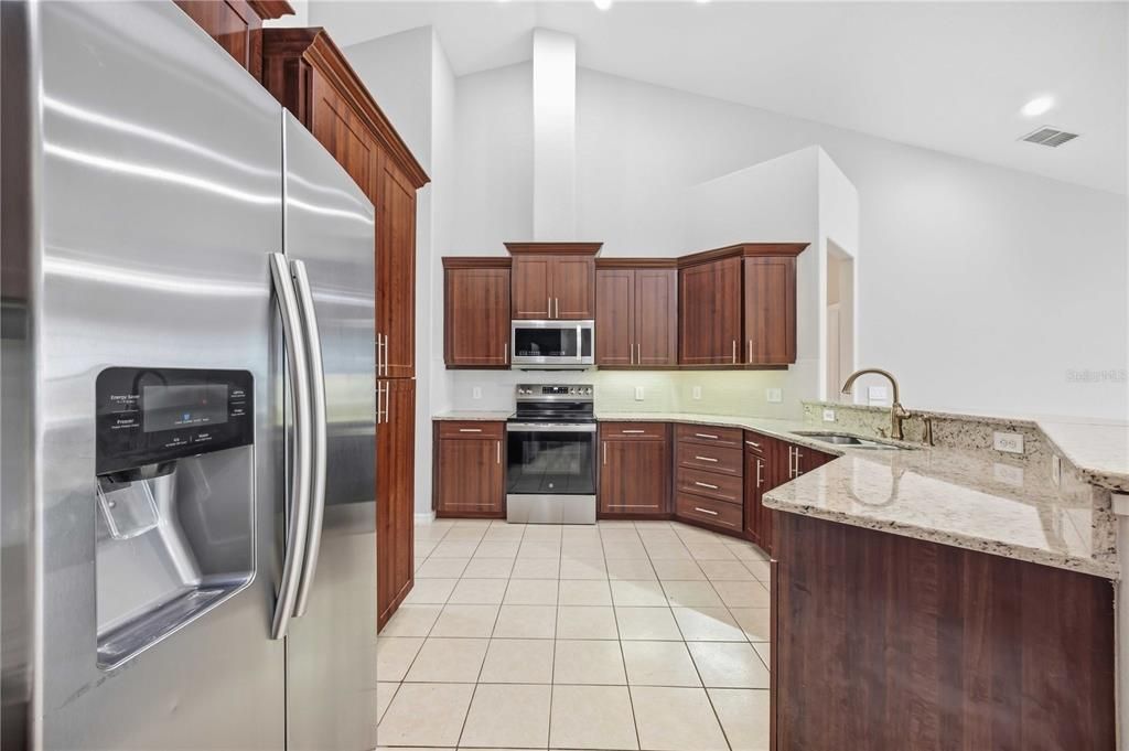 For Sale: $575,000 (3 beds, 3 baths, 3304 Square Feet)