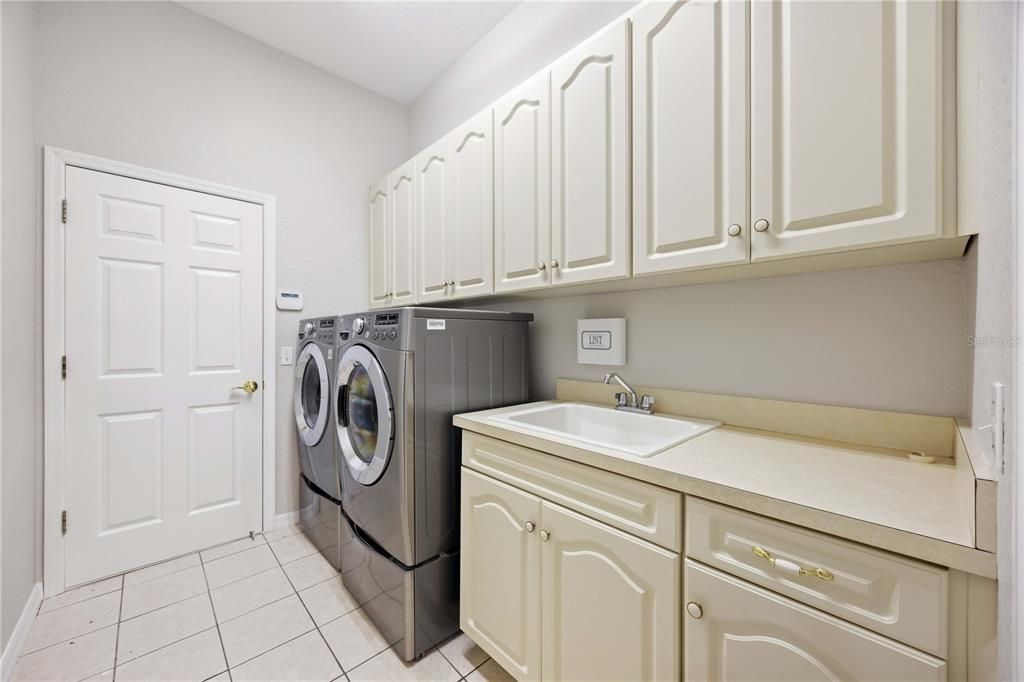 For Sale: $575,000 (3 beds, 3 baths, 3304 Square Feet)