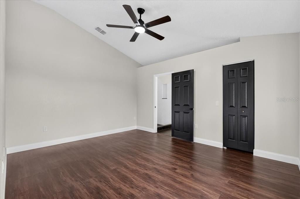 For Sale: $299,990 (3 beds, 2 baths, 1376 Square Feet)
