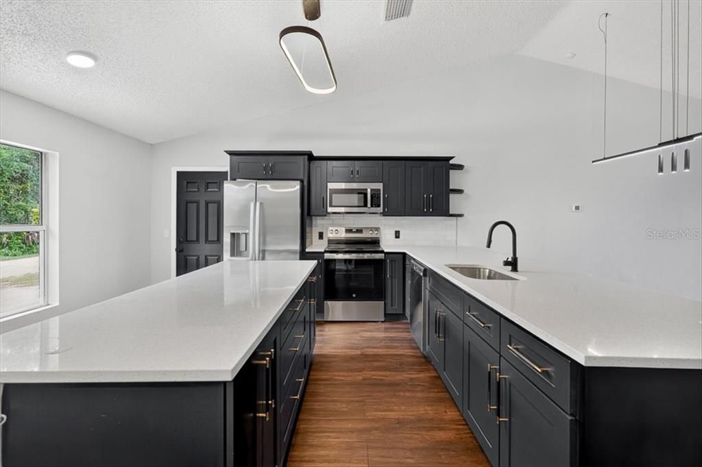 For Sale: $299,990 (3 beds, 2 baths, 1376 Square Feet)