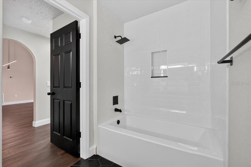 For Sale: $299,990 (3 beds, 2 baths, 1376 Square Feet)