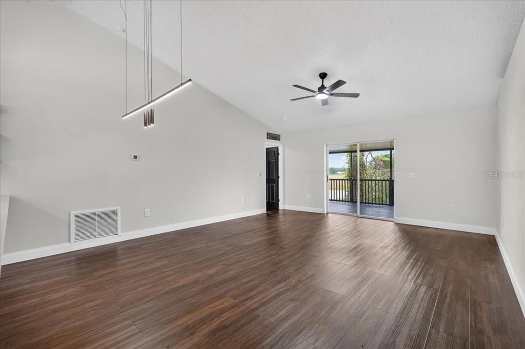 For Sale: $299,990 (3 beds, 2 baths, 1376 Square Feet)