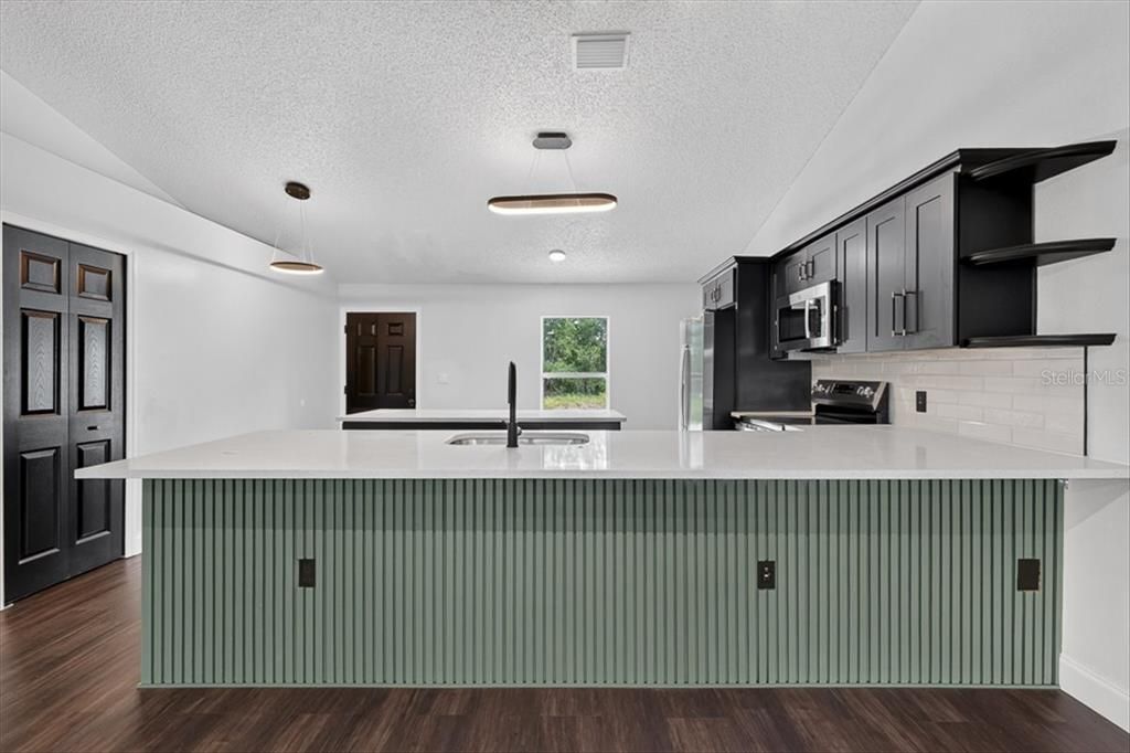 For Sale: $299,990 (3 beds, 2 baths, 1376 Square Feet)