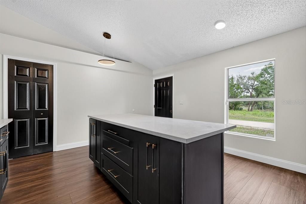 For Sale: $299,990 (3 beds, 2 baths, 1376 Square Feet)