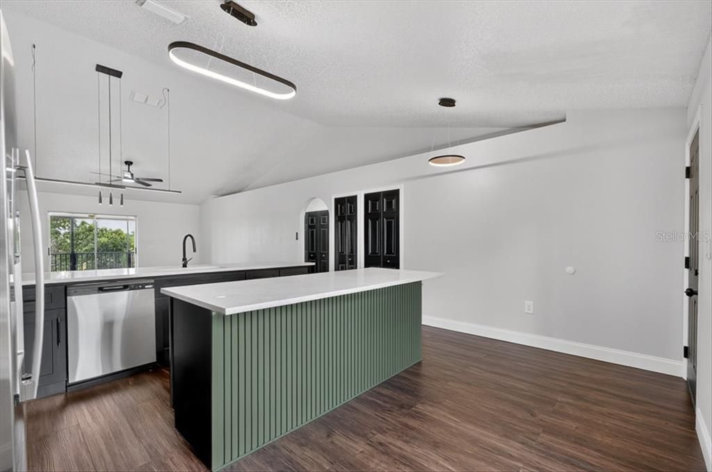 For Sale: $299,990 (3 beds, 2 baths, 1376 Square Feet)