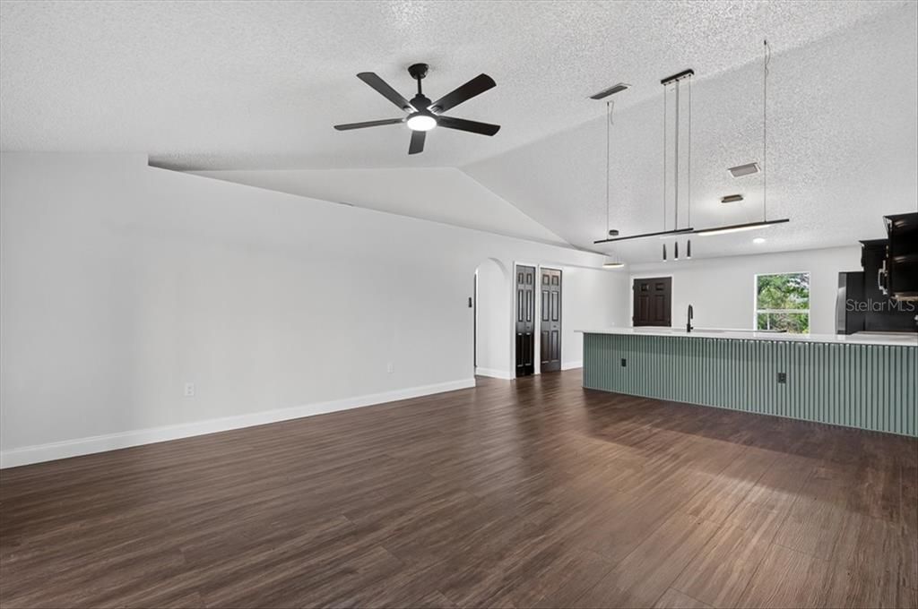 For Sale: $299,990 (3 beds, 2 baths, 1376 Square Feet)