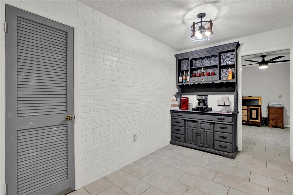 For Sale: $315,000 (3 beds, 2 baths, 1874 Square Feet)