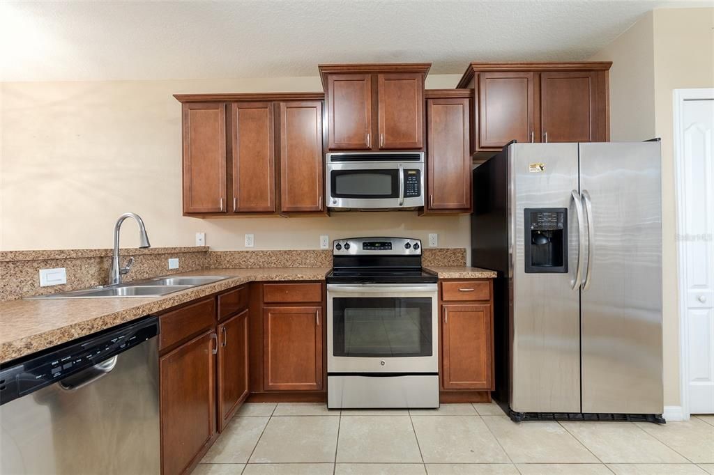 For Sale: $199,900 (2 beds, 2 baths, 1144 Square Feet)