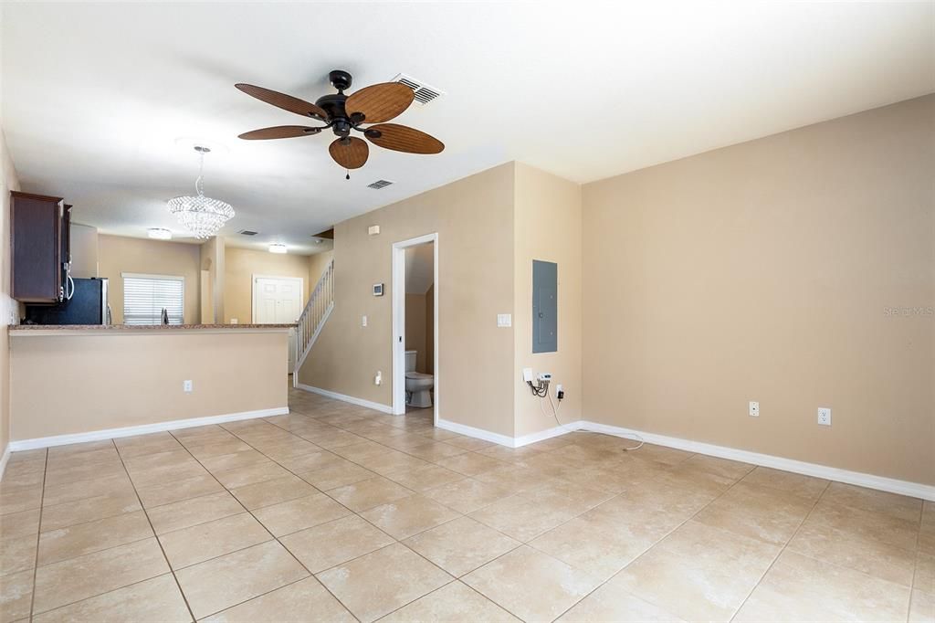 For Sale: $199,900 (2 beds, 2 baths, 1144 Square Feet)