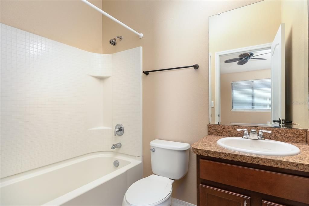 For Sale: $199,900 (2 beds, 2 baths, 1144 Square Feet)