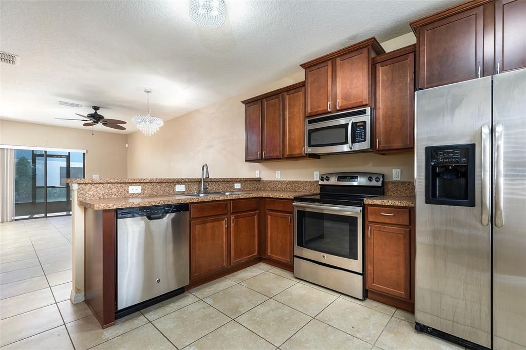 For Sale: $199,900 (2 beds, 2 baths, 1144 Square Feet)