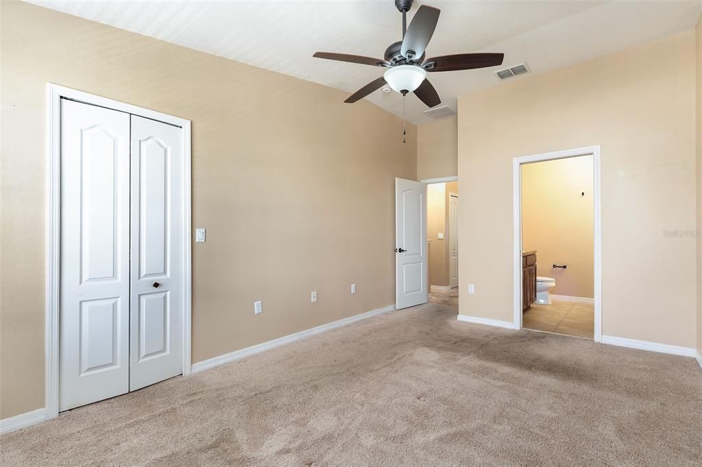 For Sale: $199,900 (2 beds, 2 baths, 1144 Square Feet)
