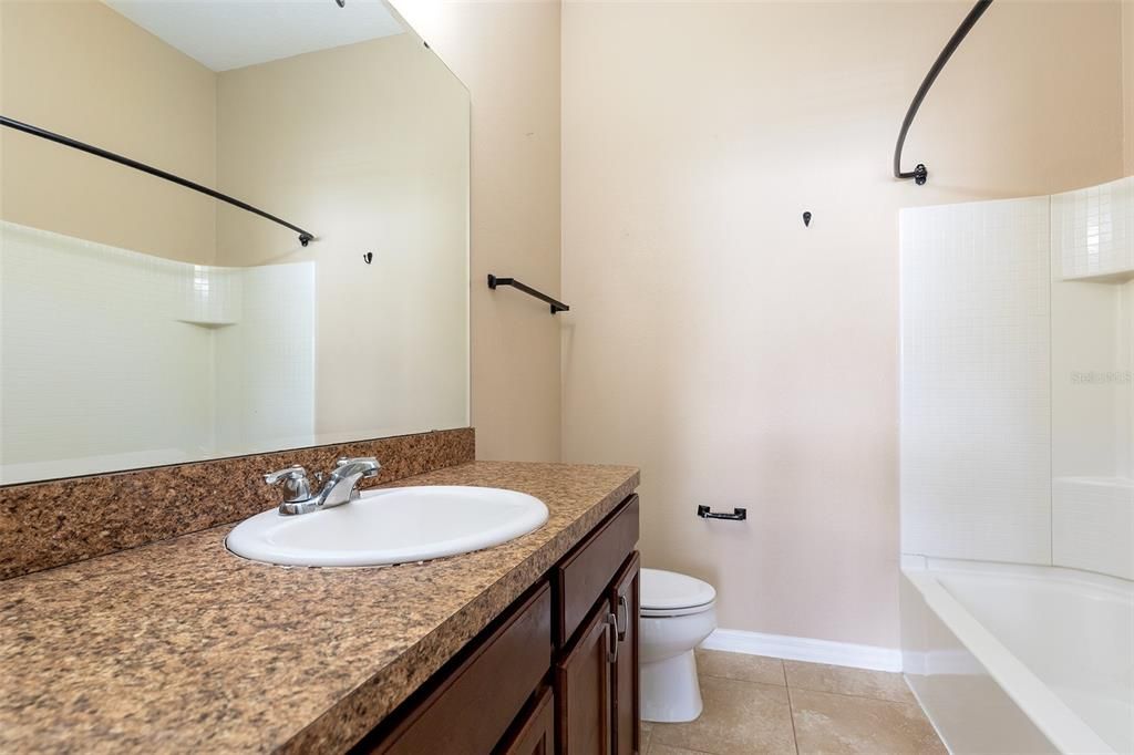 For Sale: $199,900 (2 beds, 2 baths, 1144 Square Feet)