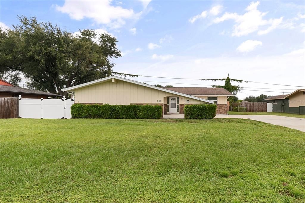 For Sale: $349,000 (3 beds, 2 baths, 1549 Square Feet)