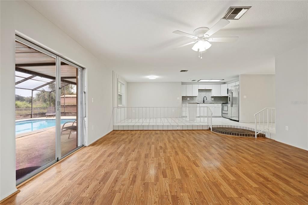 For Sale: $349,000 (3 beds, 2 baths, 1549 Square Feet)