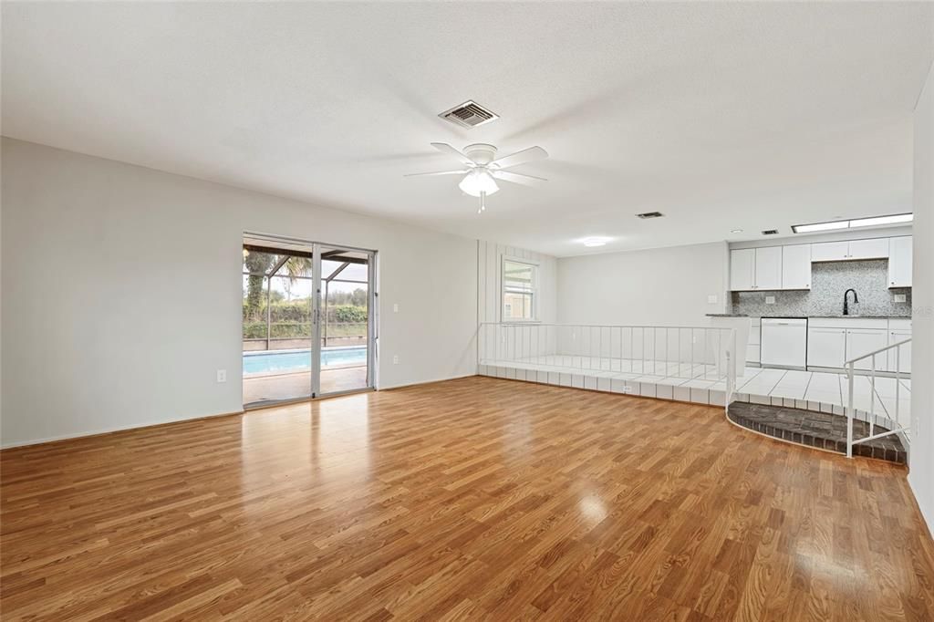 For Sale: $349,000 (3 beds, 2 baths, 1549 Square Feet)